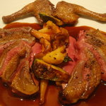 レ ロジェ エギュスキロール - フランス産仔鳩のロースト　赤ワインソース(正式名称は不明)(＋２０００円)。