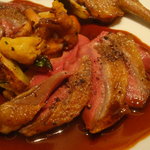 レ ロジェ エギュスキロール - フランス産仔鳩のロースト　赤ワインソース(正式名称は不明)(＋２０００円)。