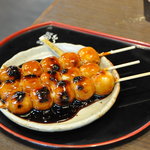 有閑さくら茶屋 - 長男二皿目　みたらし団子（しょう油）　368円