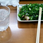 やきとり鳥かつ - ねぎスライスの鶏たたきがけ。あっ逆か。
