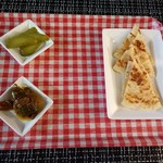 シャハジー - アチャール　パラタ　(前菜)