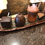 とんかつ マンジェ - 卓上