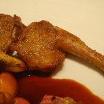 レ ロジェ エギュスキロール - フランス産仔鳩のロースト　赤ワインソース(正式名称は不明)(＋２０００円)。