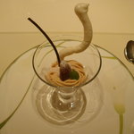 レ ロジェ エギュスキロール - マロンクリームとカシスムースのモンブラン仕立て。