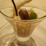 レ ロジェ エギュスキロール - マロンクリームとカシスムースのモンブラン仕立て。