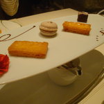 レ ロジェ エギュスキロール - 小菓子。