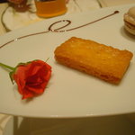 レ ロジェ エギュスキロール - 小菓子。