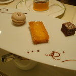 レ ロジェ エギュスキロール - 小菓子。