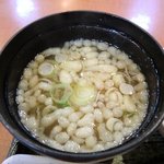 大都会 - 味噌汁の具は揚げ玉…