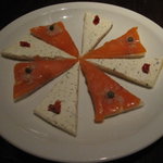 オードヴィー - リコッタチーズとスモークサーモンのカナッペ 1600円