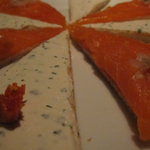 オードヴィー - リコッタチーズをオリーブオイルでのばしてパセリが入っているクリーム、トッピングにドライトマト、、、