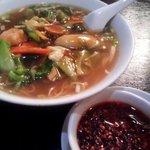 アジア料理 菜心 - 五目タン麺とラー油