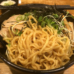 Densetsu No Suta Donya - 油と麺の絡まり具合はいいが、これもまた旨味不足。