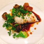 プレヴナンス -  かすべ（えいひれ）芽キャベツの赤ワインソース