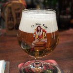 ベルギービール デリリウムカフェ レゼルブ - ギロチン(本来の専用グラスではないが中身はギロチン。