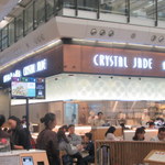 翡翠拉麵小籠包 - お店入口、左の電光掲示板が客をさばきます