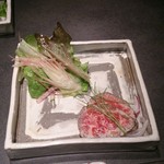sumibiyakinikunishioka - レアローストビーフと紅大根のサラダ