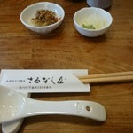 そば さるなし屋 - 突出しと薬味