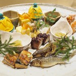 銀座 しのはら - 大皿に盛られた八寸