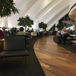 Star Alliance Lounge - 広々としたラウンジ（テラス席部分）