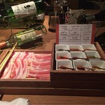 コラーゲンしゃぶしゃぶとワイン GINZA春夏秋豚 - 
