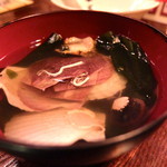 お通し　三陸ワカメと稚貝の吸物