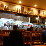 タン・カフェ - 厨房にはたくさん人がいます