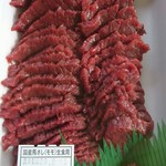 堀商店 - 国産馬さし(モモ) 140g 1100円