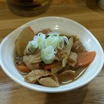 もつやき たろう - 煮込み：250円