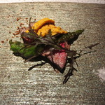 日本料理 TOBIUME - 脂の入り具合や柔らかさがちょうど良くて、これもとっても美味しかったです。添えられた雲丹がまたお酒をすすませる（笑）