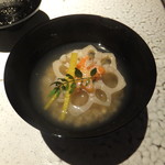 日本料理 TOBIUME - 椀　“蓮蒸し”蕎麦の実の薄葛仕立て