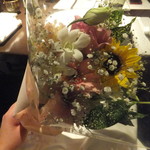 日本料理 TOBIUME - 誕生日にお店の方から花束をいただきました。