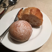 ラ　マティエール　エフ - バケットとハルユタカの全粒粉パン