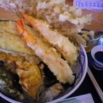 天丼 平右衛門 - 扇のエノキをどけると、そこにも天丼が登場する。