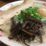 麺や　頂 - 豚骨ラーメン！脂が美味しそう♪