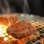 炭火焼肉 だいじゅん - 牛タン塩（焼いているところ）