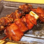 炭火串焼 初代バッジョ - レバー、皮(タレ)