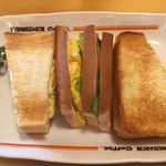 Komeda Kohi Ten - ミックスサンド＝５８０円
                        ※トースト仕様です