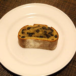 シニフィアン シニフィエ 日本橋タカシマヤ店 - 豆の入った美味しいパン