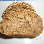 ベッカライ ビオブロート - ゼサムブロートヒェン　割ったところ