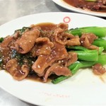 盛悦飯店 - Stir Fried Pork with Hong Kong Collard Greens　200バーツ