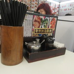 Aberdeen Fishball & Noodles Restaurant - テーブルセット