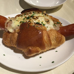 クワトロチンクエ - チョリソーとサワークラウトのクロワッサンド(300円)