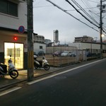 Nishiki Hatanaka - 目印として当店の斜め前に嵯峨野交番があります