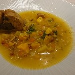 コモドス タツヨシ - 突き出し　ミネストローネ＆ホホ肉の肉まん