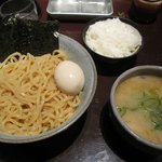 三代目○助 - 「つけめん とんこつ醤油＋煮玉子＋半ライス(\730＋\100＋無料)」。