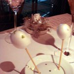 ル・ジュー・ドゥ・ラシエット  - 真鯛のライムマリネをお米とゼラチンの繭玉で包んで