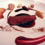 ル・ジュー・ドゥ・ラシエット  - 蝦夷鹿フィレ肉のロースト　ソースグランブヌール