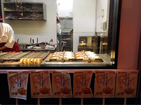 限定販売開始】ポケモンコイキングたい焼き行列に並んでみたが 限定販売開始】ポケモンコイキングたい焼き行列に並んでみたが
