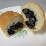パン工房 豆の木 - 丹波の黒豆パン 157円